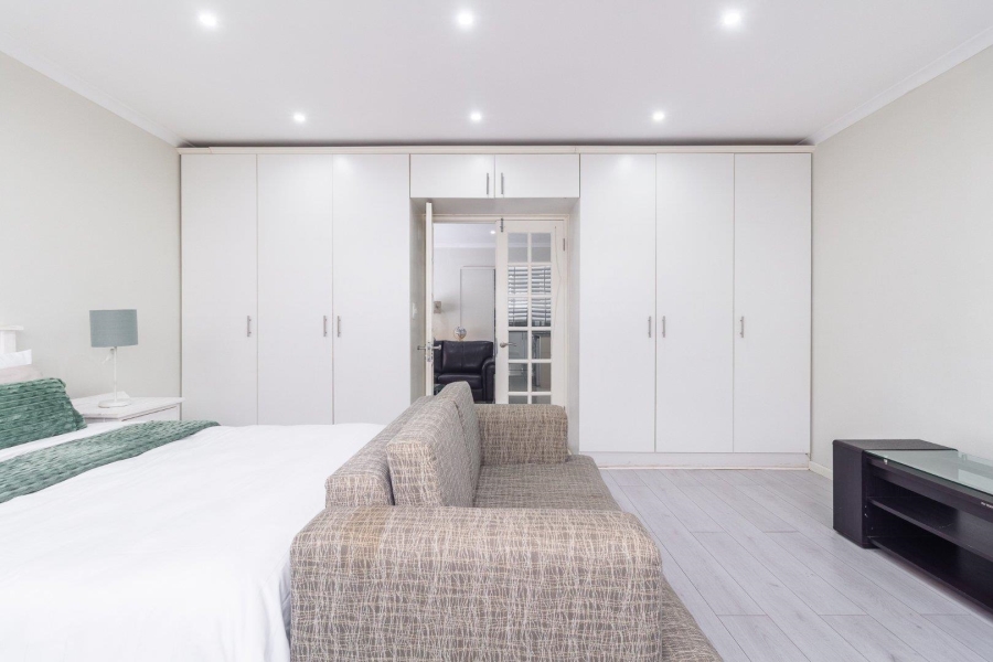 To Let 1 Bedroom Property for Rent in Sea Point Western Cape